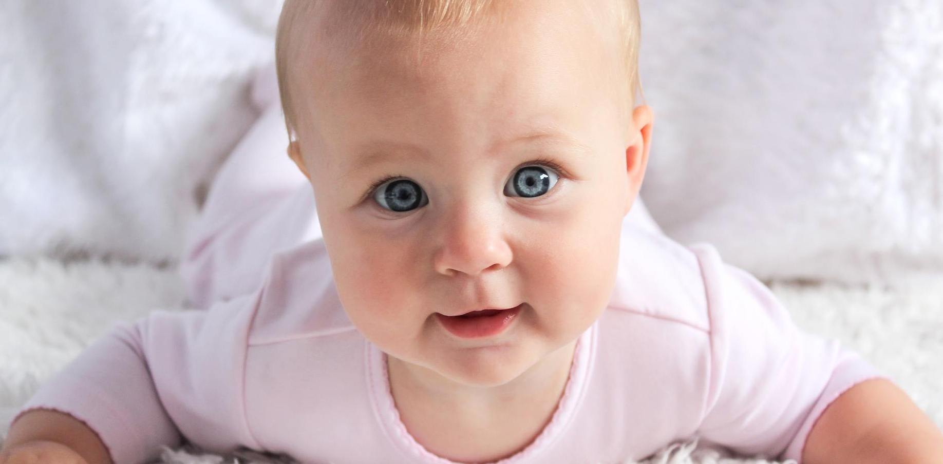 photo d'un bébé accouché par une sage-femme